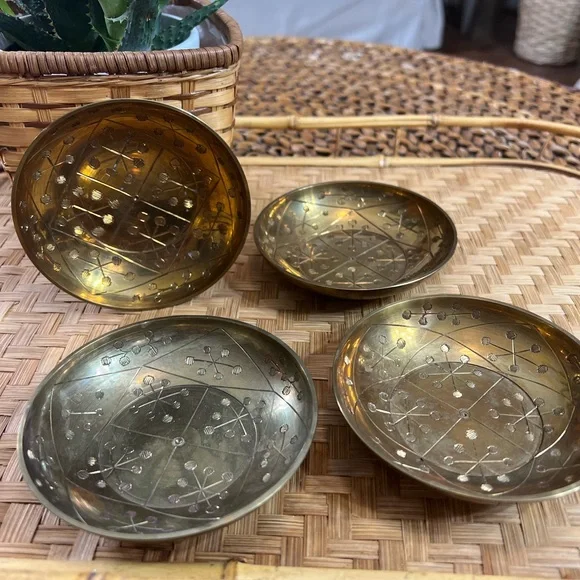 Set of 4 Vintage MCM Sarna Brass Trinket Bowls - Picture 7 of 7